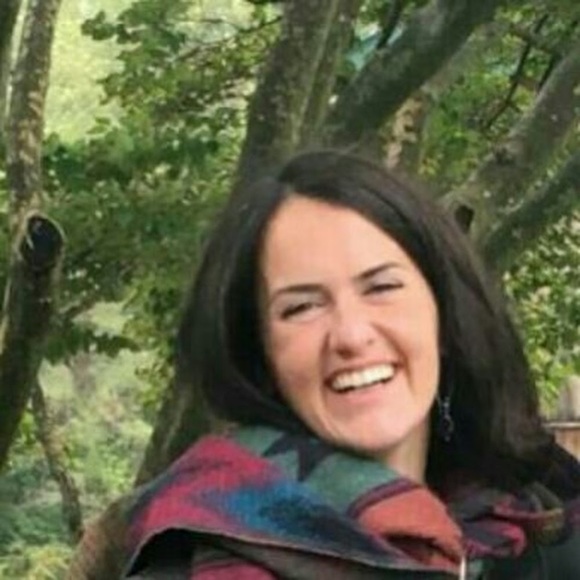 Meet your Posher, Laura - Picture 1 of 1